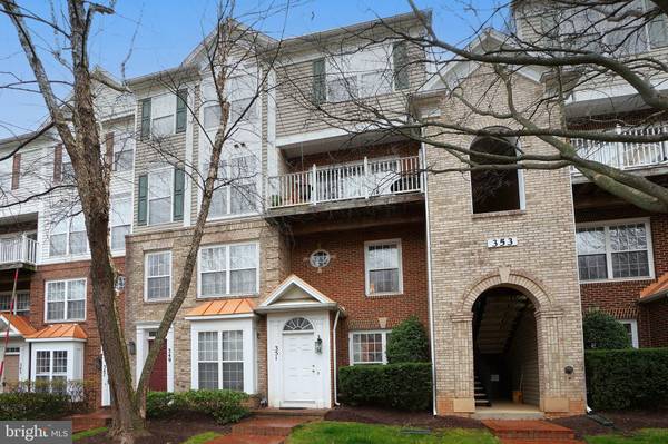 351 FALLSGROVE DR #50, Rockville, MD 20850