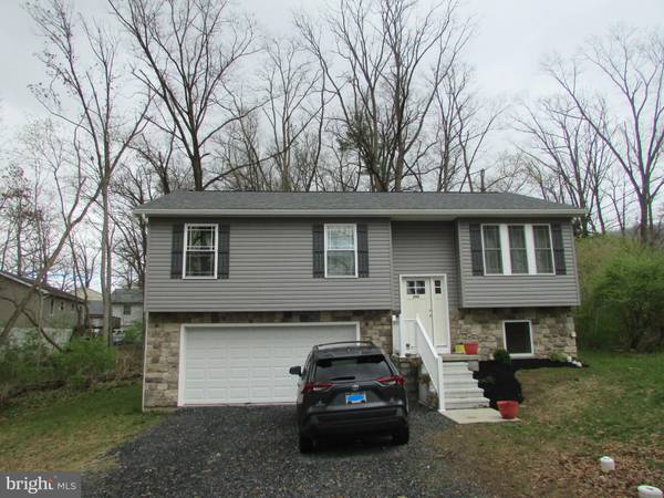 205 MIDDLE ST, Pleasant Gap, PA 16823