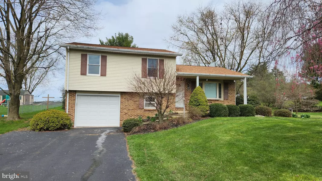 1217 WISSLER LN, Mount Joy, PA 17552