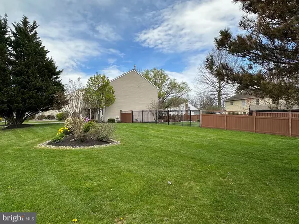 Yardley, PA 19067,567 HERITAGE OAK DR