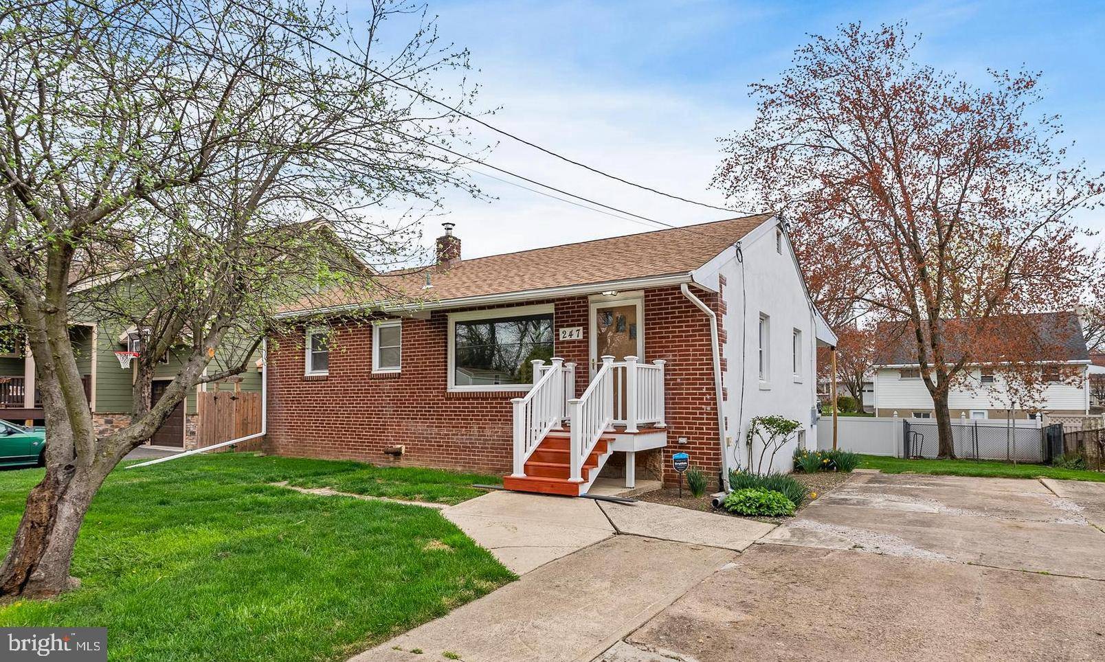 247 W PALMER ST, Morrisville, PA 19067