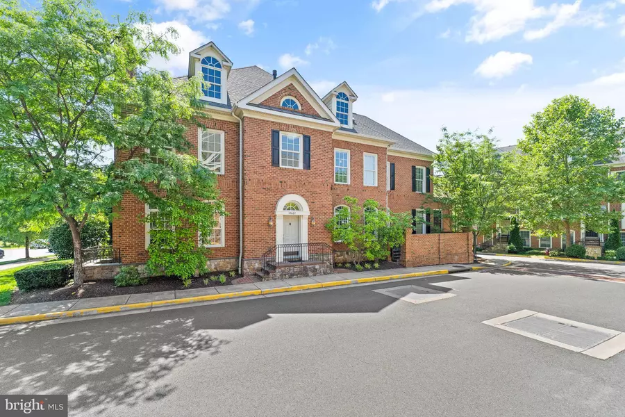 10667 MAIN ST, Fairfax, VA 22030