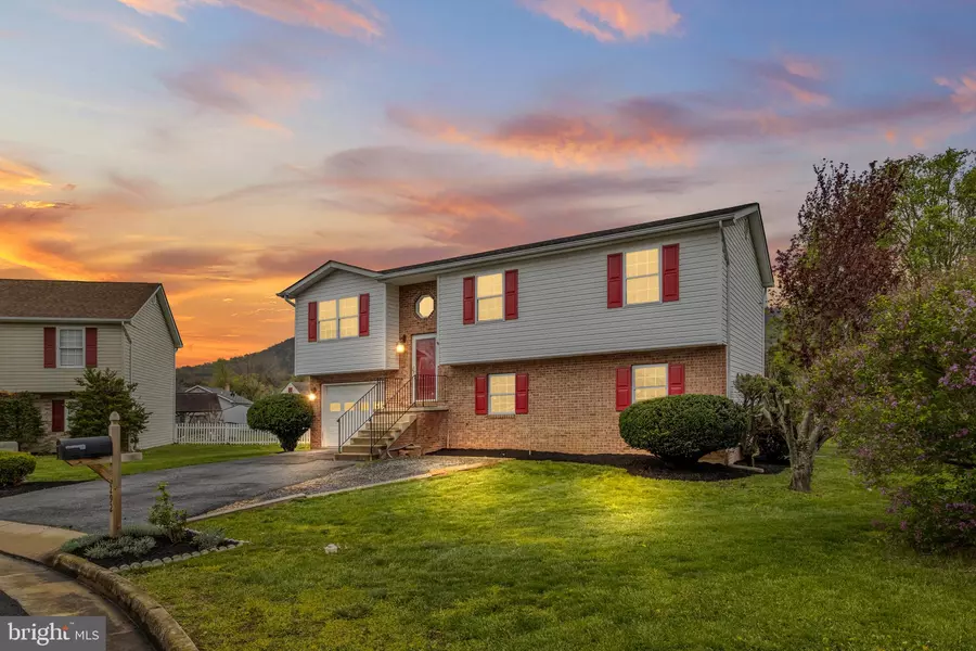 292 DUKE CIR, Strasburg, VA 22657