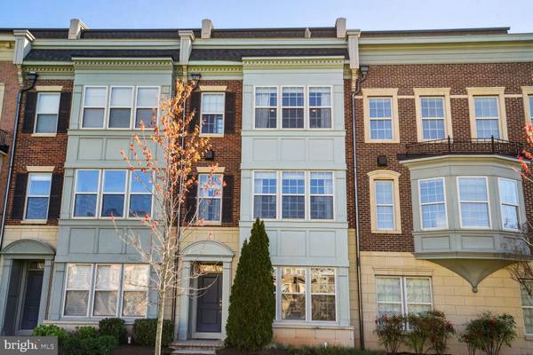 861 REGENTS SQ #325, Oxon Hill, MD 20745