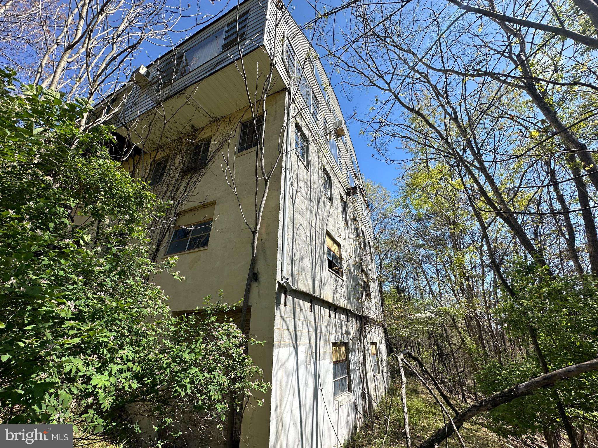 Berkeley Springs, WV 25411,281 MISTY LN