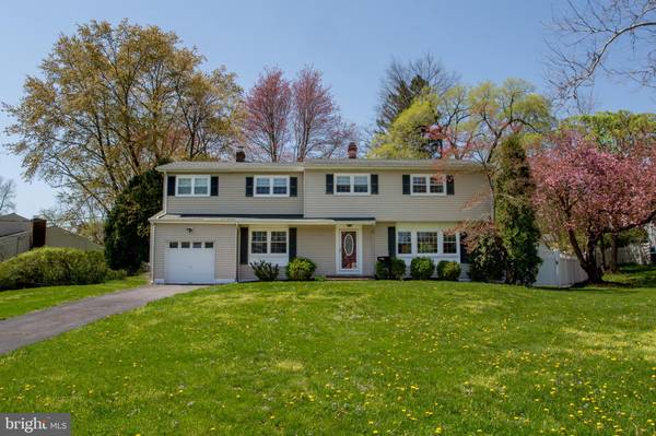 1 CRESTHILL RD, Lawrence Township, NJ 08648