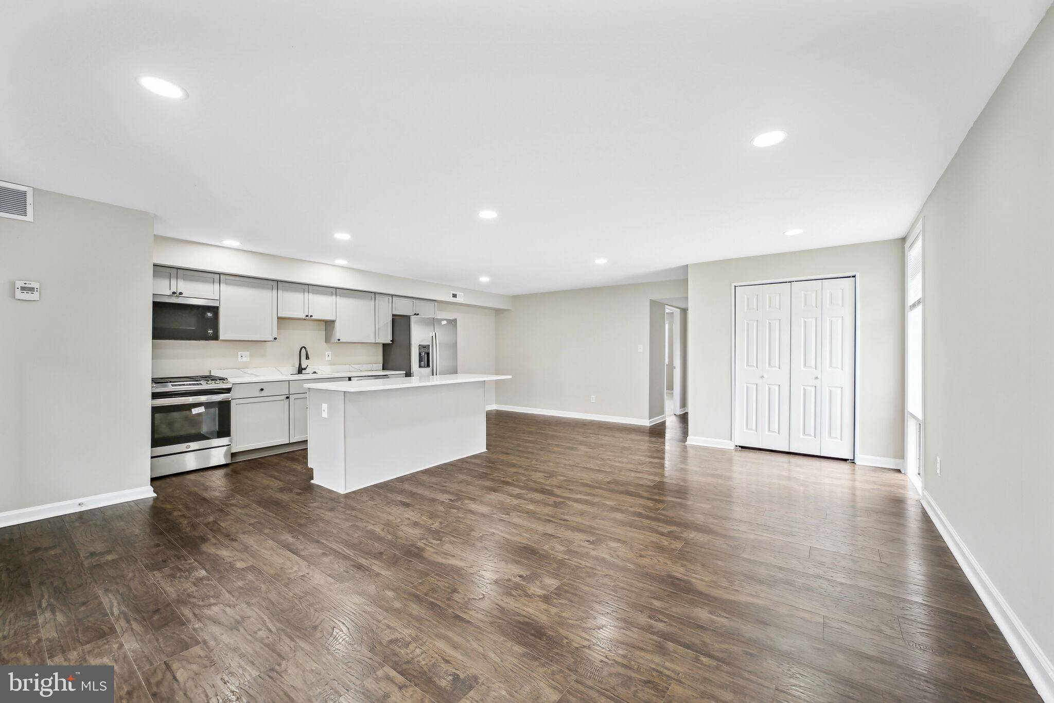Falls Church, VA 22046,128 HAYCOCK RD #B-6