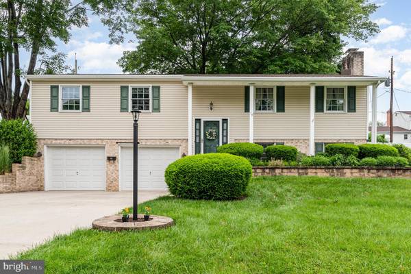 19 MEADOW DR, Camp Hill, PA 17011