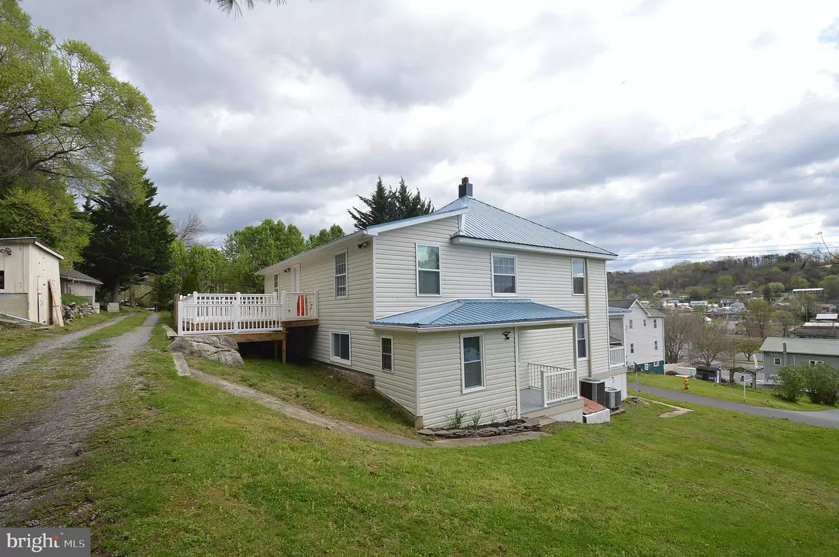 Berkeley Springs, WV 25411,415 WILKES ST