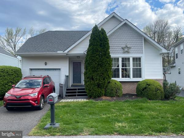 Marcus Hook, PA 19061,5 COLONIAL CT