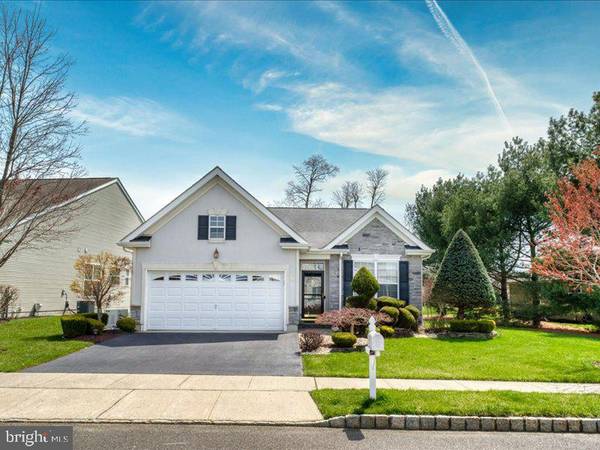 18 WINTERGREEN DR, Manalapan, NJ 07726