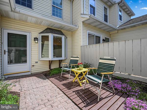 Lancaster, PA 17601,17 SPRING WALK CT