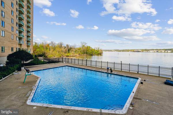 501 SLATERS LN #806, Alexandria, VA 22314