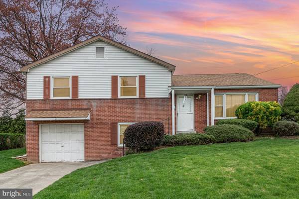 21 SCARSDALE DR, Camp Hill, PA 17011