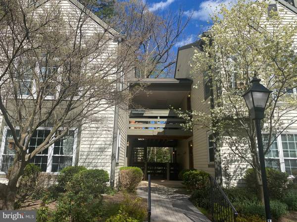 2221 LOVEDALE LN #206B,  Reston,  VA 20191