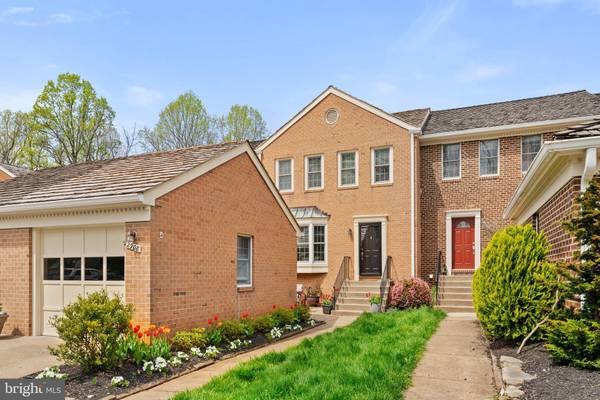 2908 OAKBOROUGH SQ, Oakton, VA 22124