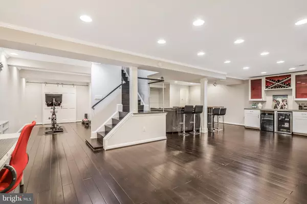 Mclean, VA 22102,7845 OLD DOMINION DR