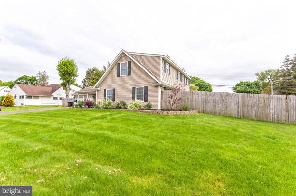 Levittown, PA 19056,70 FORSYTHIA DR N