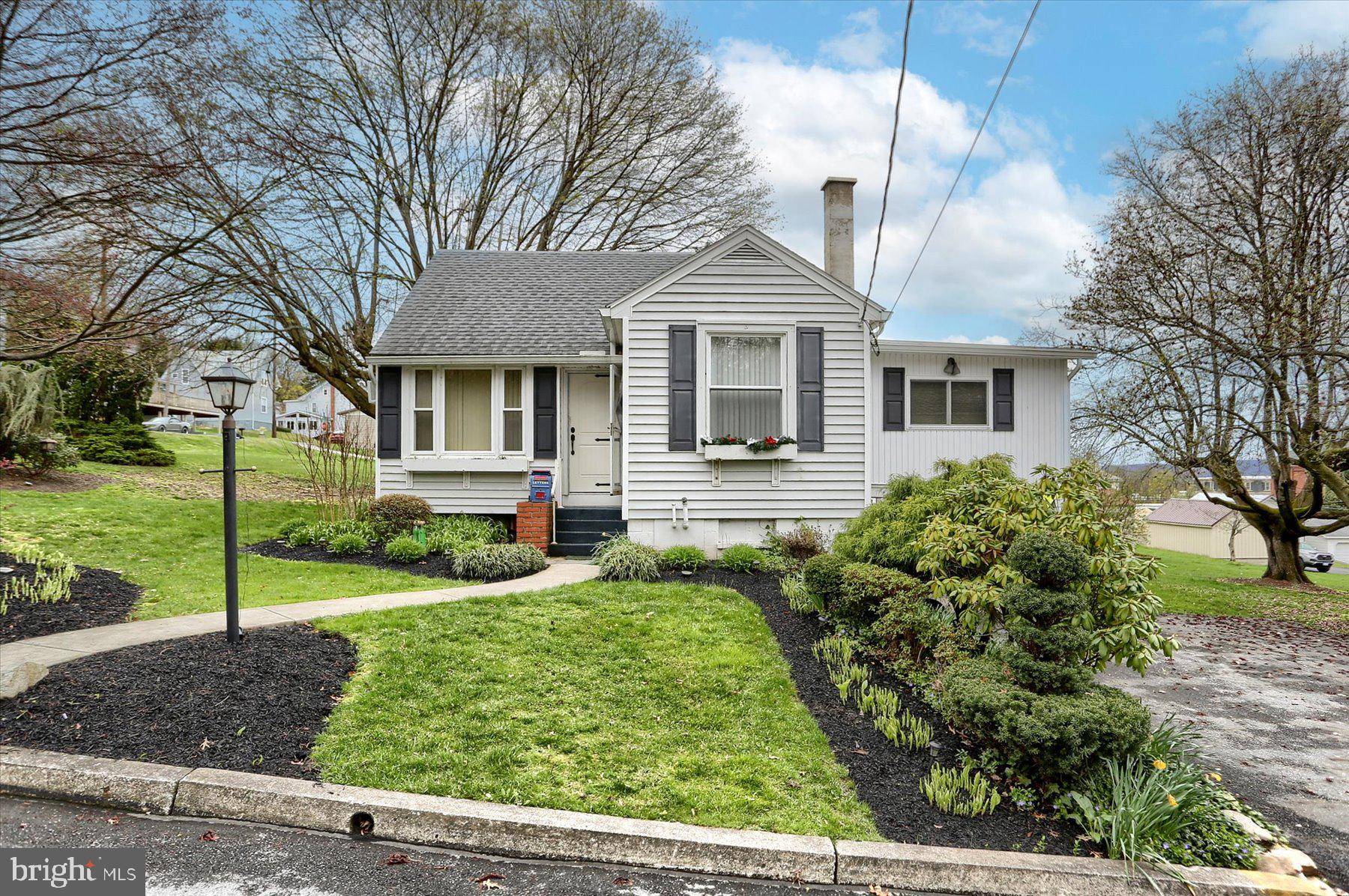 82 S VINE ST, Elizabethville, PA 17023