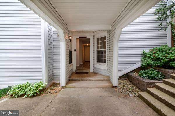 2915-E S WOODSTOCK ST #5, Arlington, VA 22206