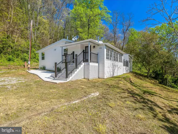 236 JOHN STREET, Berkeley Springs, WV 25411