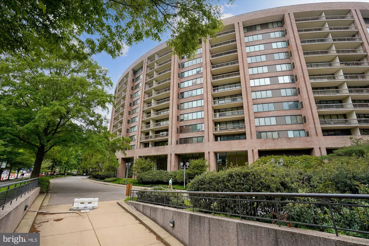 Arlington, VA 22202,1805 CRYSTAL DR #317S