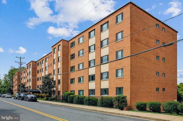 1300 S ARLINGTON RIDGE RD #305, Arlington, VA 22202