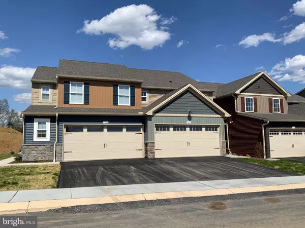 Harrisburg, PA 17112,7410 RED OAK CT