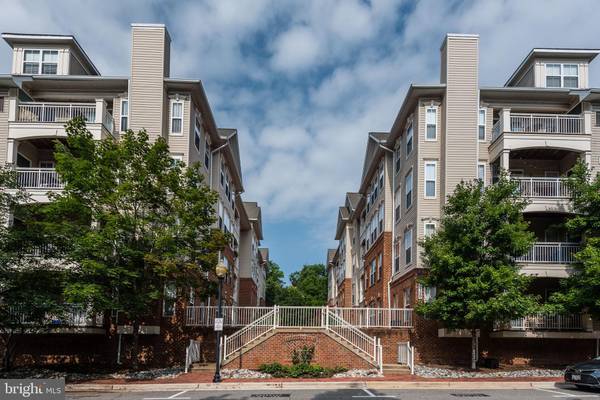 5116 DONOVAN DR #401, Alexandria, VA 22304