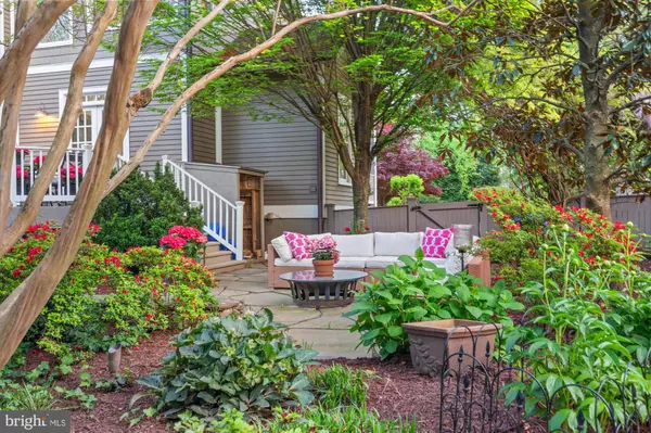Alexandria, VA 22302,509 LLOYDS LN