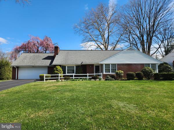 1976 STERLING PL, Lancaster, PA 17601