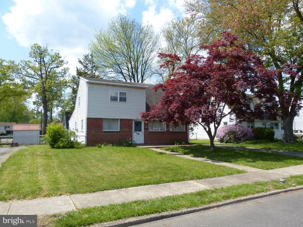 821 BOBWHITE LN, Secane, PA 19018