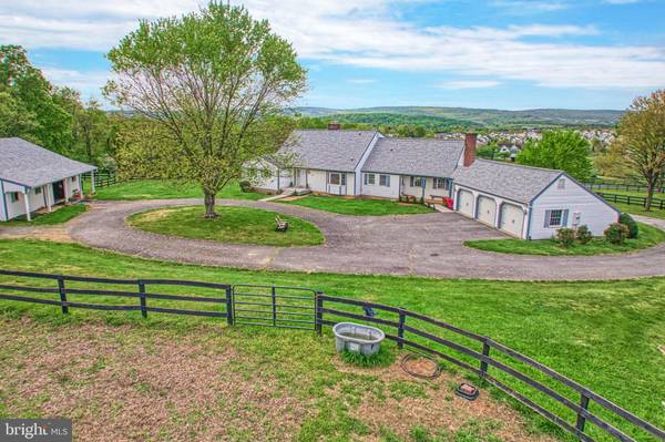 Round Hill, VA 20141,36181 FOXLORE FARM LN