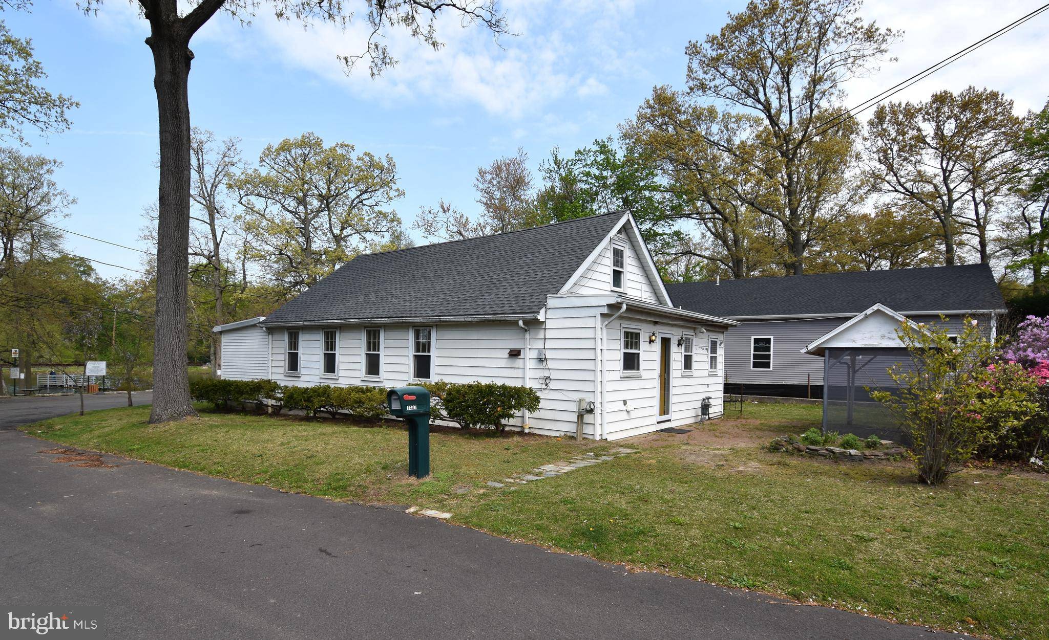Burlington, NJ 08016,1407 BOUDINOT AVE