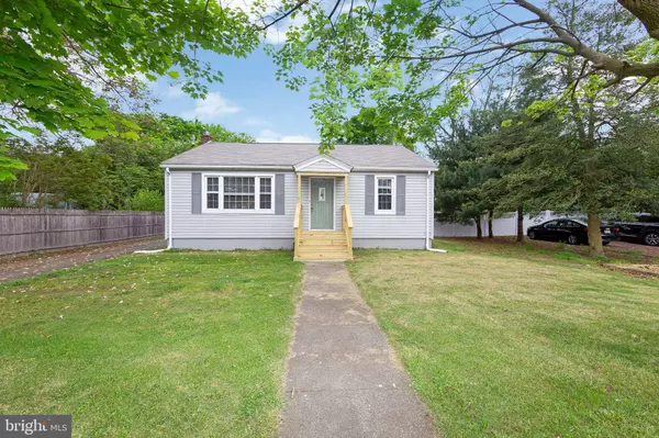 240 SWEDESBORO RD, Gibbstown, NJ 08027