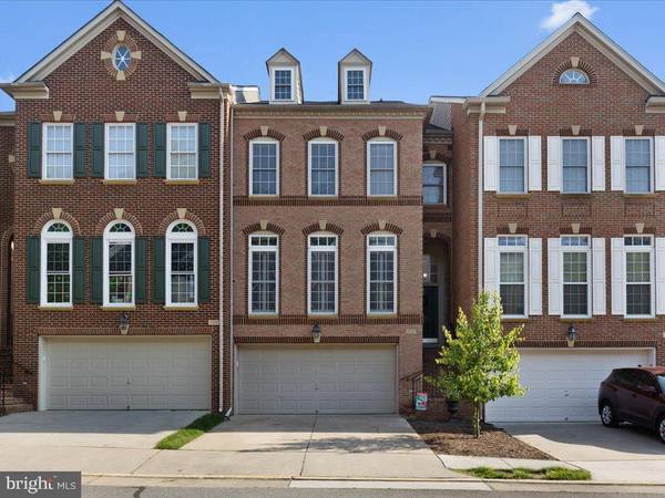 7125 POINT REPLETE CIR, Fort Belvoir, VA 22060