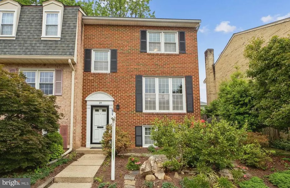 19 W CHAPMAN ST, Alexandria, VA 22301