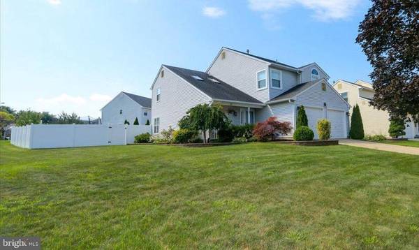 54 HUCKLEBERRY AVE, Sicklerville, NJ 08081