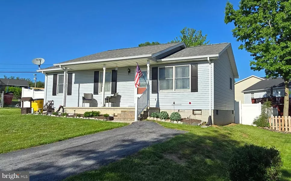 24 MAGNOLIA TER, Martinsburg, WV 25404