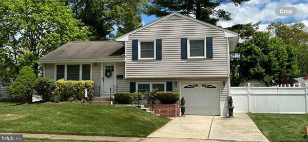 20 FLEETWOOD DR, Hamilton, NJ 08690