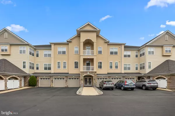 4 FALCON DR #SUITE 203, Holland, PA 18966