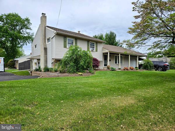 203 E BRANCH RD, Sellersville, PA 18960