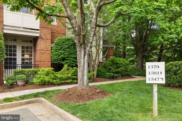 Reston, VA 20194,1381 GARDEN WALL CIR #613