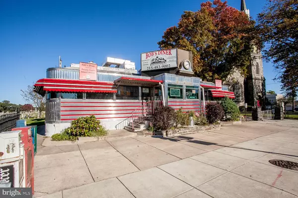 6053 RIDGE AVE, Philadelphia, PA 19128
