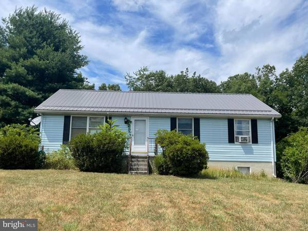 254 OLD MILL MANOR DR, Berkeley Springs, WV 25411