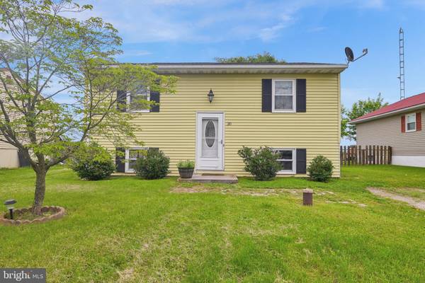 30 FAWN AVE, New Oxford, PA 17350