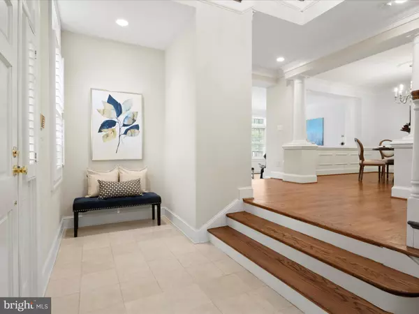 2041 MAYFAIR MCLEAN CT, Falls Church, VA 22043