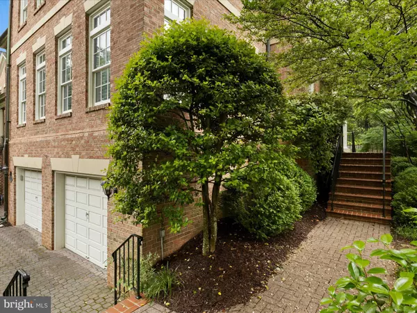 2041 MAYFAIR MCLEAN CT, Falls Church, VA 22043