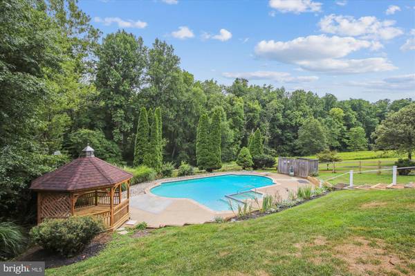 2833 BERRYLAND DR, Oakton, VA 22124