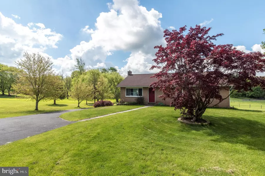 300 VINEMONT RD, Reinholds, PA 17569